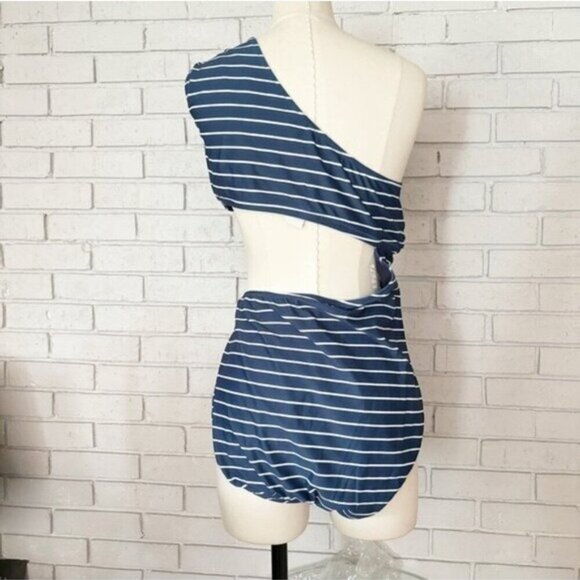 J.Crew Women’s Cutout one-piece full-coverage swimsuit in navy stripe - Size 20 - Picture 6 of 9